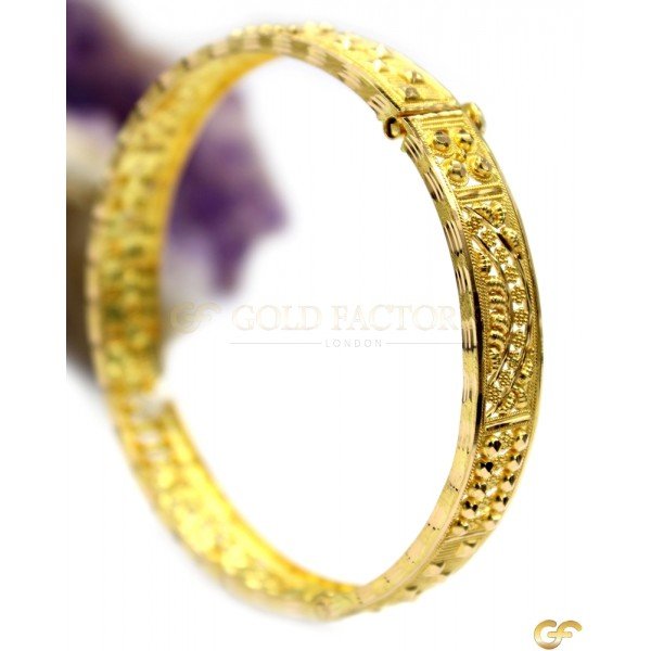 Beautiful 22ct Yellow Gold Single Screw Bangle