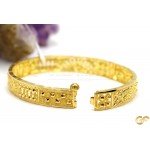 Beautiful 22ct Yellow Gold Single Screw Bangle