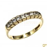 Classic Single Row Style 9ct Gold Ladies Ring