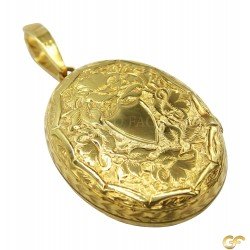 Beautiful Curving Design Oval Shaped Locket