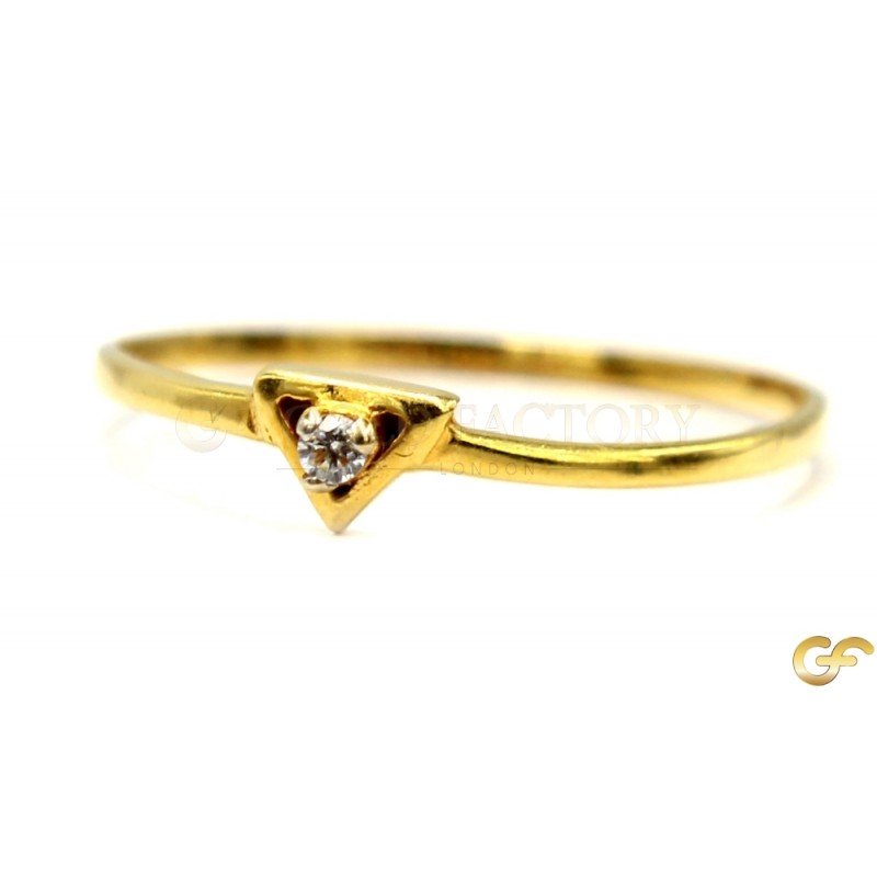 Simple gold ring hot sale with stone