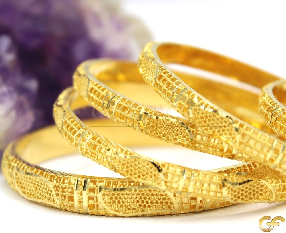 Lovely 22ct Gold Wave Design Set of Bangles