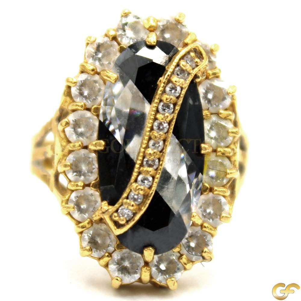 Gorgeous Ladies Ring with Black Stone