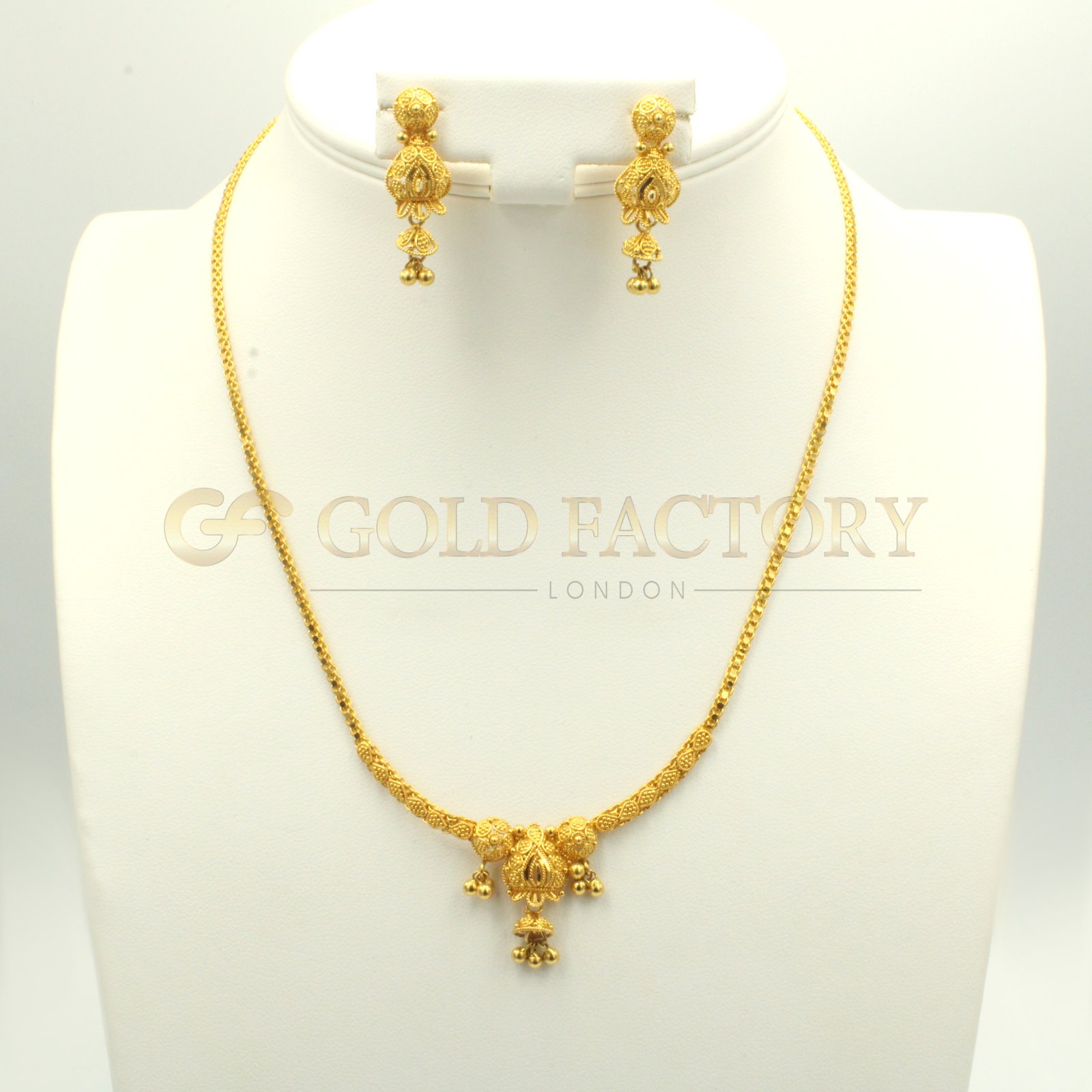 Pretty 22ct Gold Necklace Set with Choomki Earrings